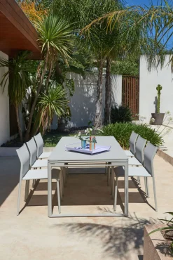 CHAISE