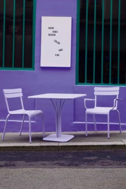CHAISE
