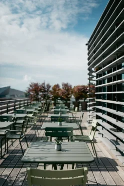 CHAISE