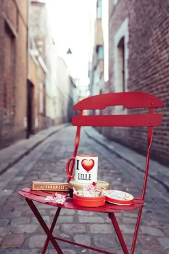 CHAISE