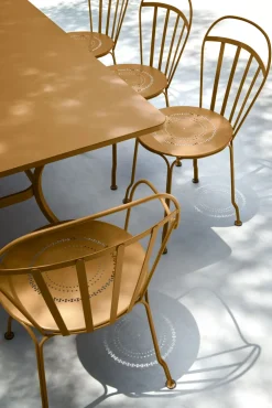 CHAISE
