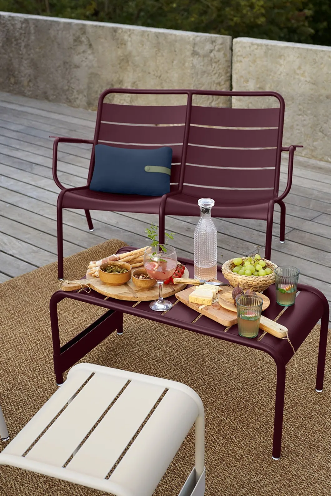 TABLE BASSE / BANC 86 X 44 CM