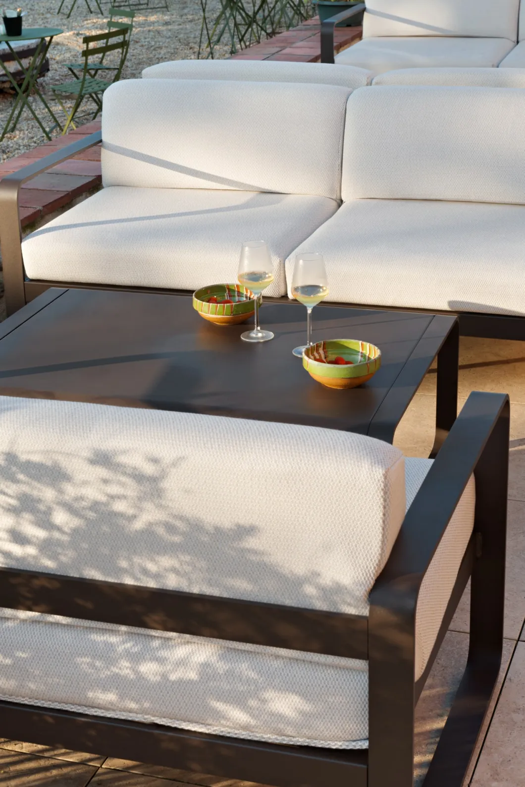 TABLE BASSE 103 X 75 CM