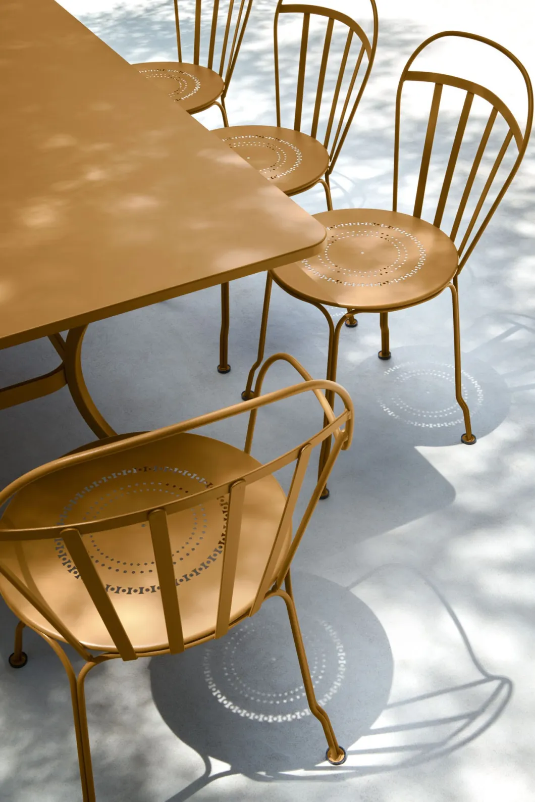 TABLE 180 X 100 CM