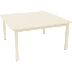 TABLE 143 X 143 CM
