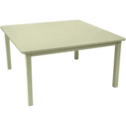 TABLE 143 X 143 CM
