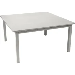 TABLE 143 X 143 CM